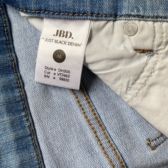 JBD High Rise Frayed Hem Denim Shorts - Picture 3 of 4